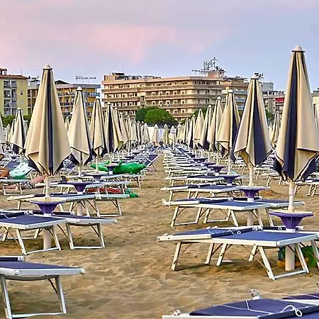 Sea View Spectacular Beachfront - Place With Umbrella Included Hotel