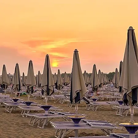 Sea View Spectacular Beachfront - Place With Umbrella Included Hotel Bibione